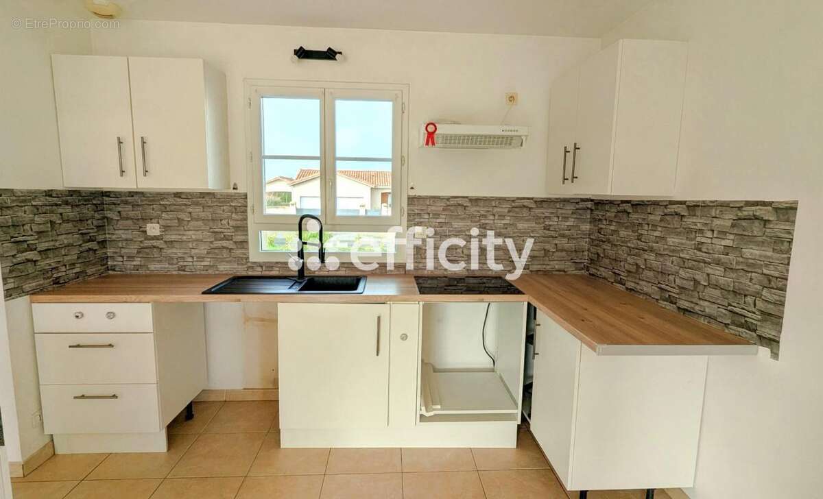 Maison à SAINT-ADJUTORY