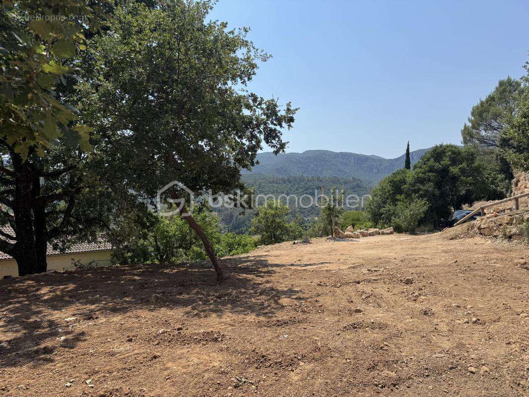 À BELGENTIER (83210), superbe terrain de 971 m² avec permis accordé pour villa individuelle, piscine et garage vue dominante exc - photo 7