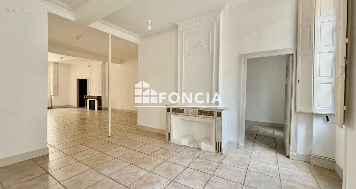 Nîmes Écusson – Bel appartement T3 de 110 m² aux beaux volumes dans immeuble de caractère - photo 2