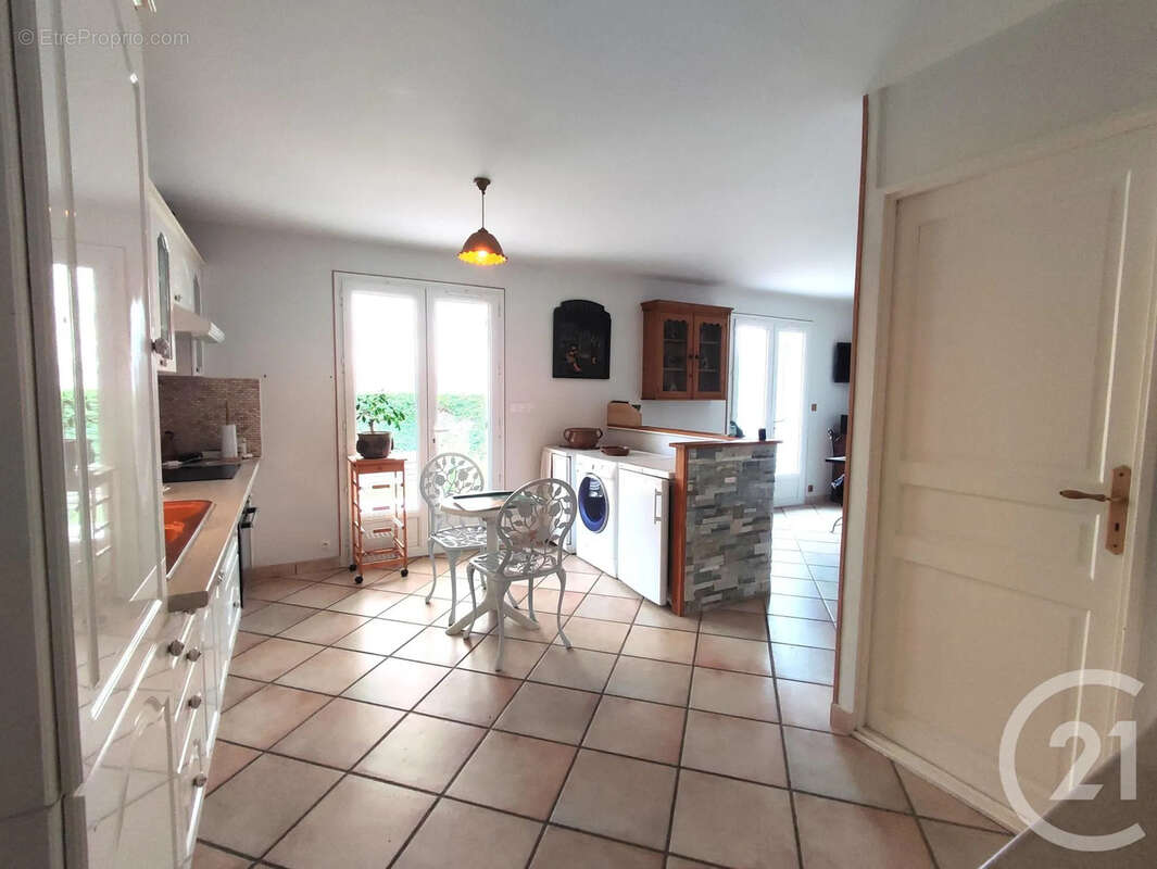 Maison 115 m² à Saint-Amand-En-Puisaye  - photo 6