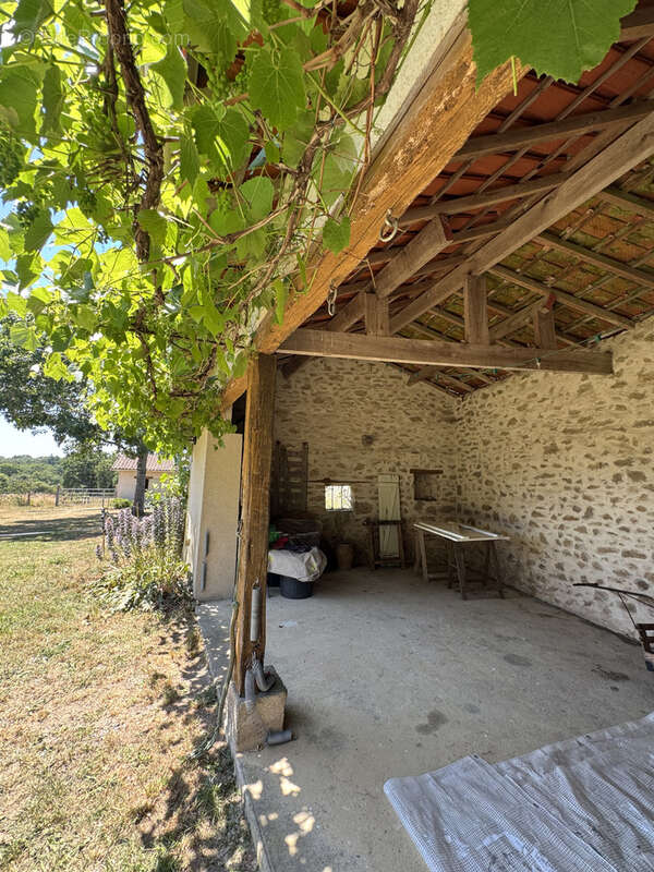 Propriété de 242m2 à Saint-Junien et 14 hectares - photo 2