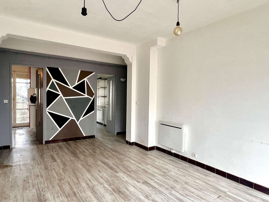 Appartement à MARSEILLE-4E