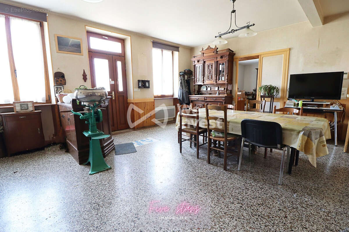 Maison 700 m² à Loison  - photo 2