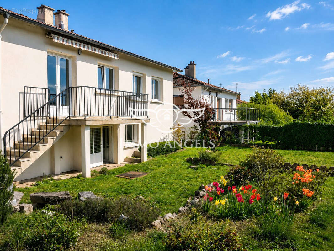 Maison à RIORGES