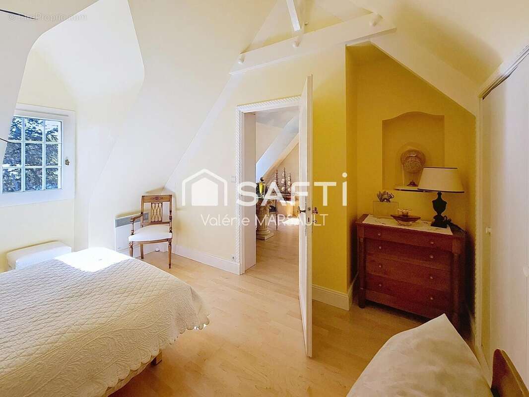 Maison 111 m² à Saint-Roch  - photo 9