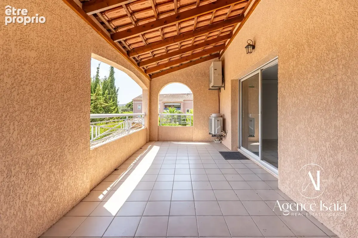 Appartement à BORMES-LES-MIMOSAS