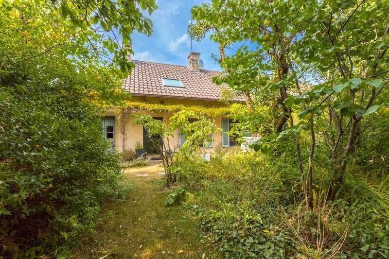 A vendre Corps de ferme de caractère avec piscine, dépendances et équipements récents – Corcelles-les-Monts - photo 8