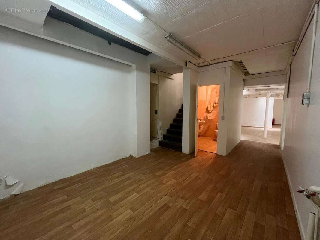 Autre à PARIS-11E