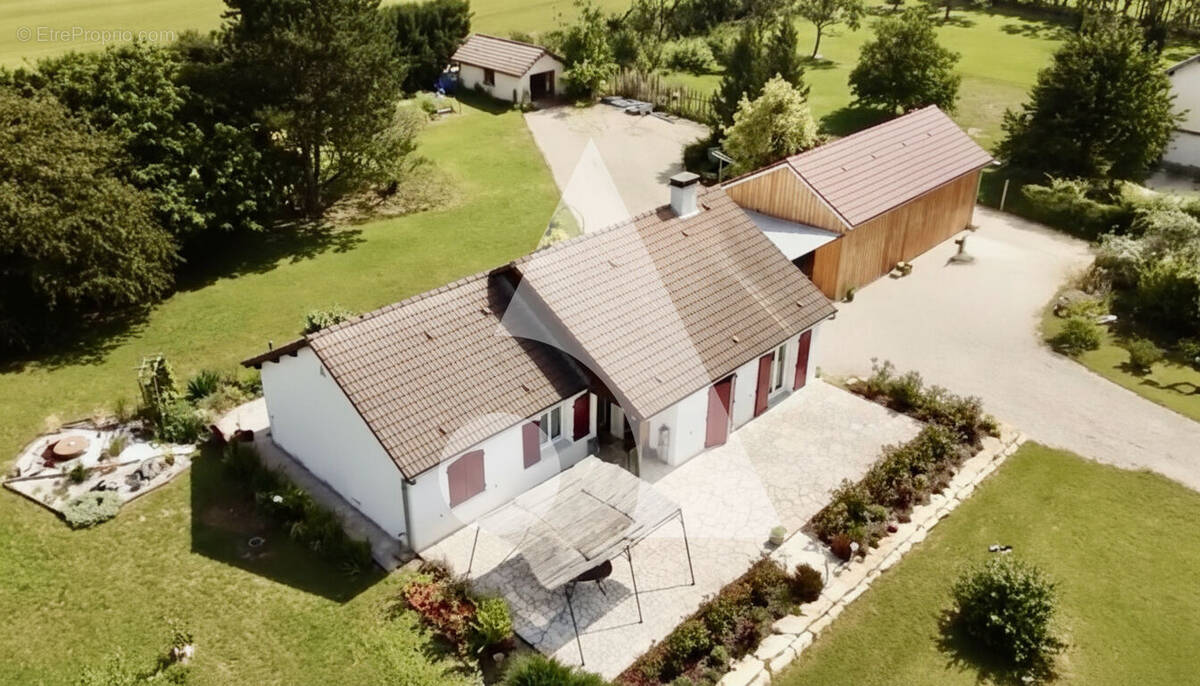Maison à NEUFCHATEAU