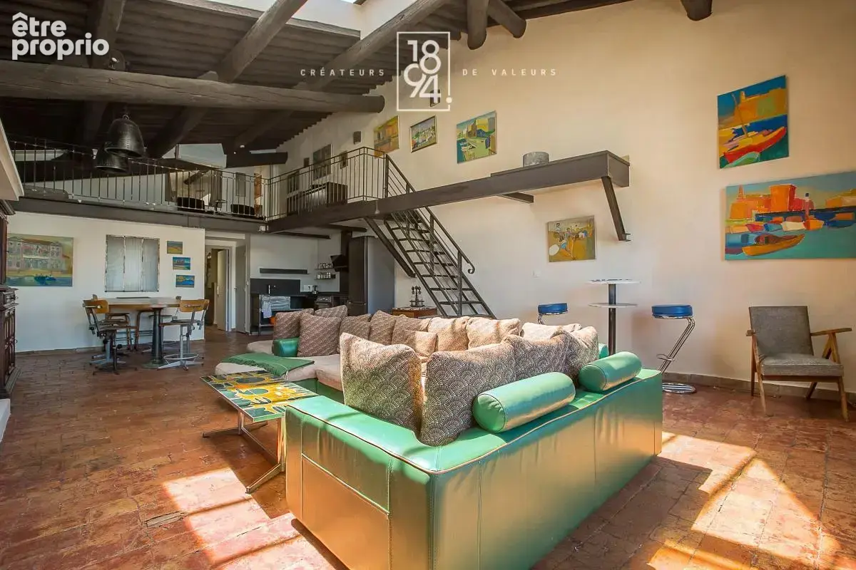Duplex de type 3/4 entièrement rénové, d’une superficie de 130 m², situé secteur Vieux-Port avec vue mer - photo 4