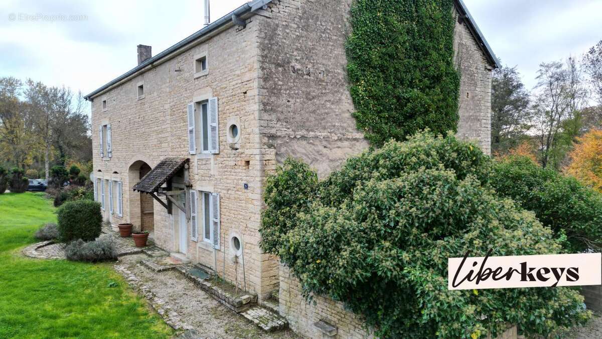 Maison à NANTILLY