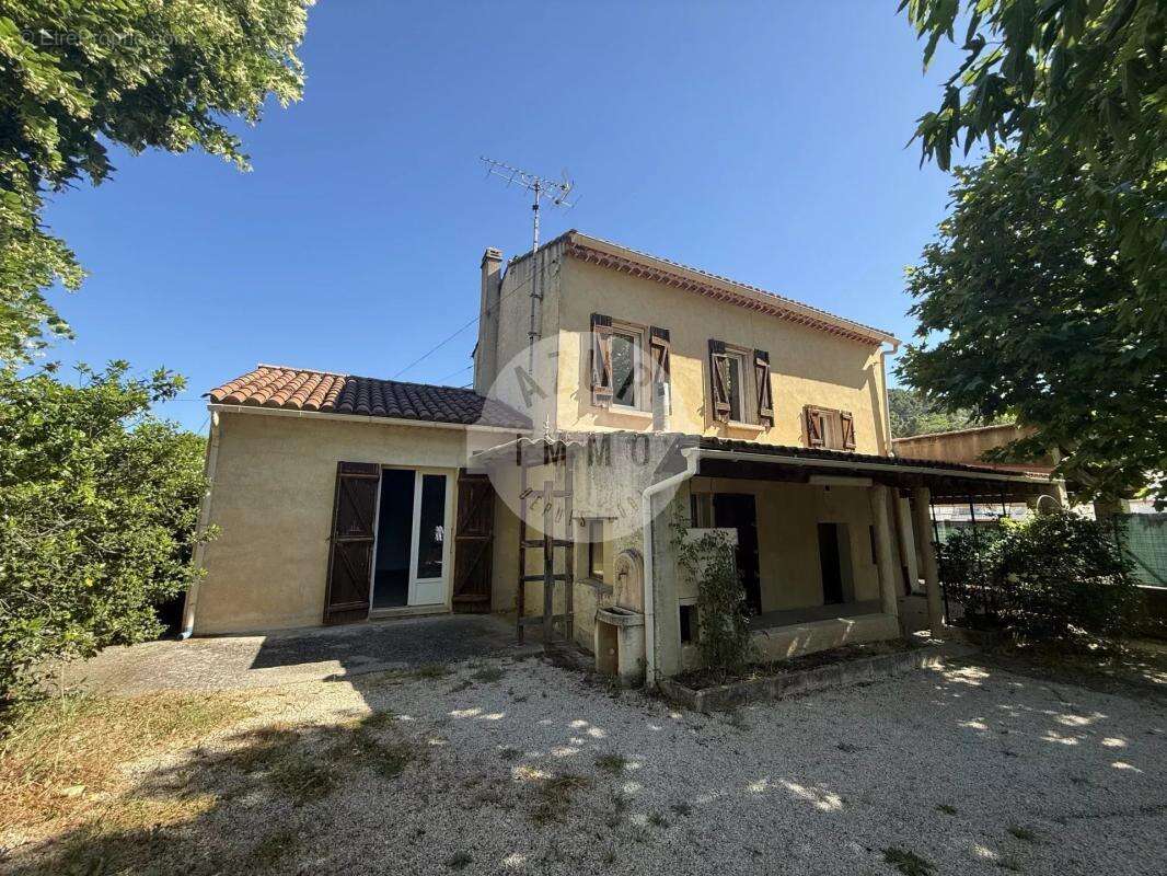 Maison T5 113 m² : T3 + T2 sur 800m2 de terrain - photo 2