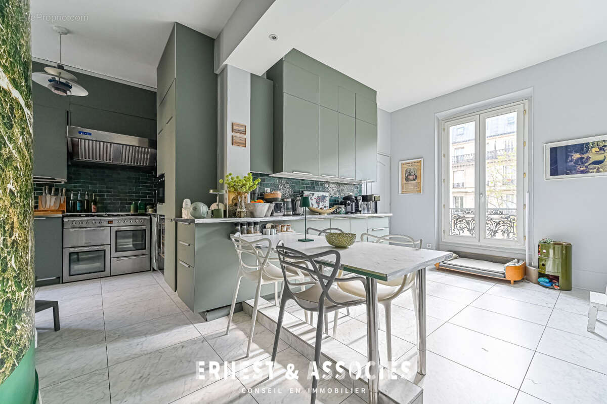 Appartement à PARIS-10E