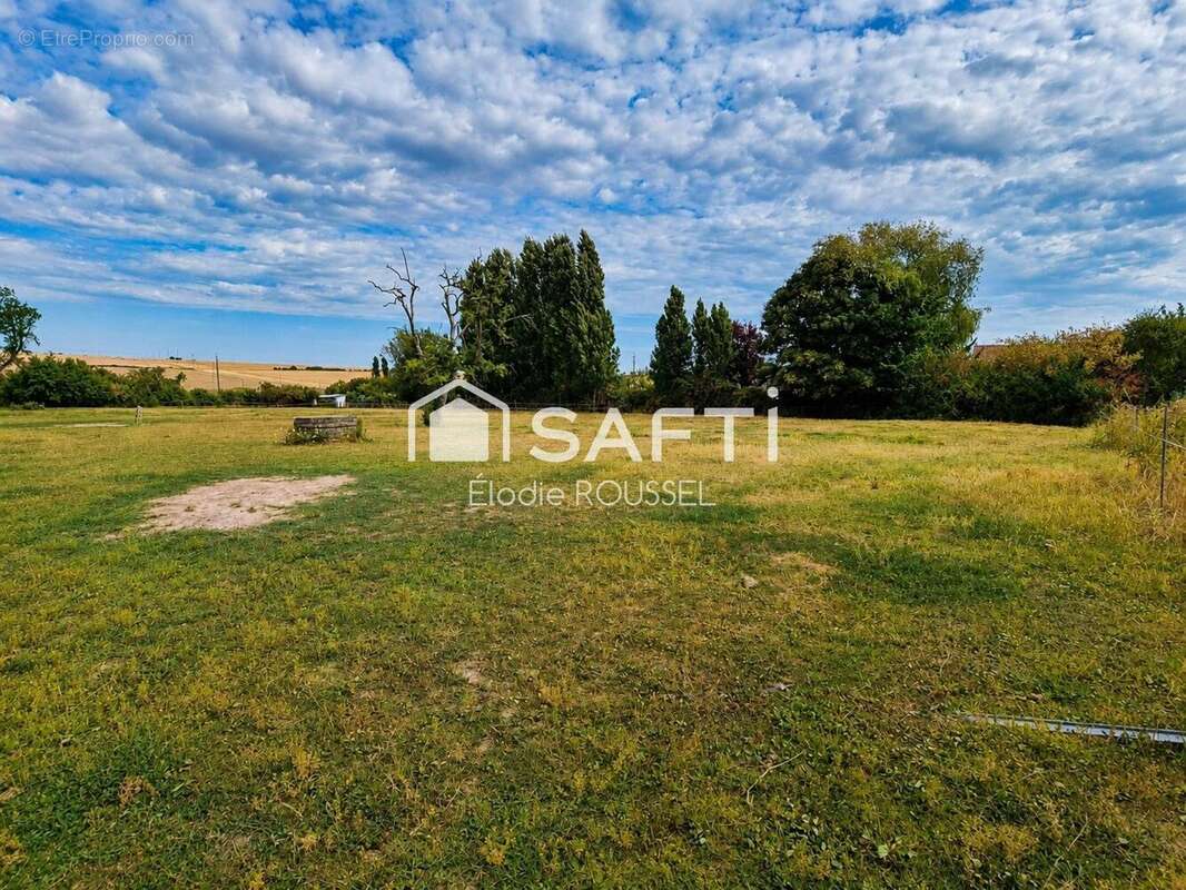 Terrain 1781 m² à Cuverville  - photo 2