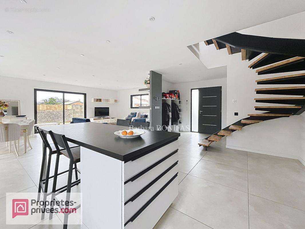Maison Saint Sulpice La Pointe 4 pièces 124 m2 - photo 2