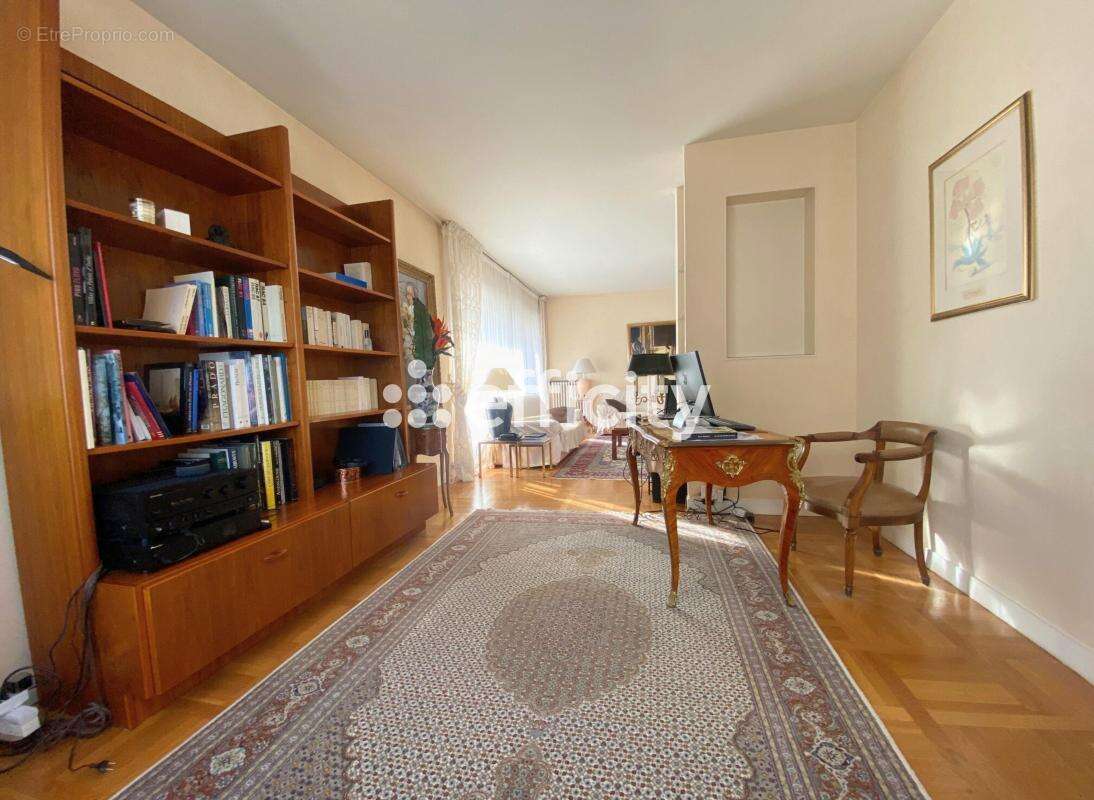 Appartement à GARCHES