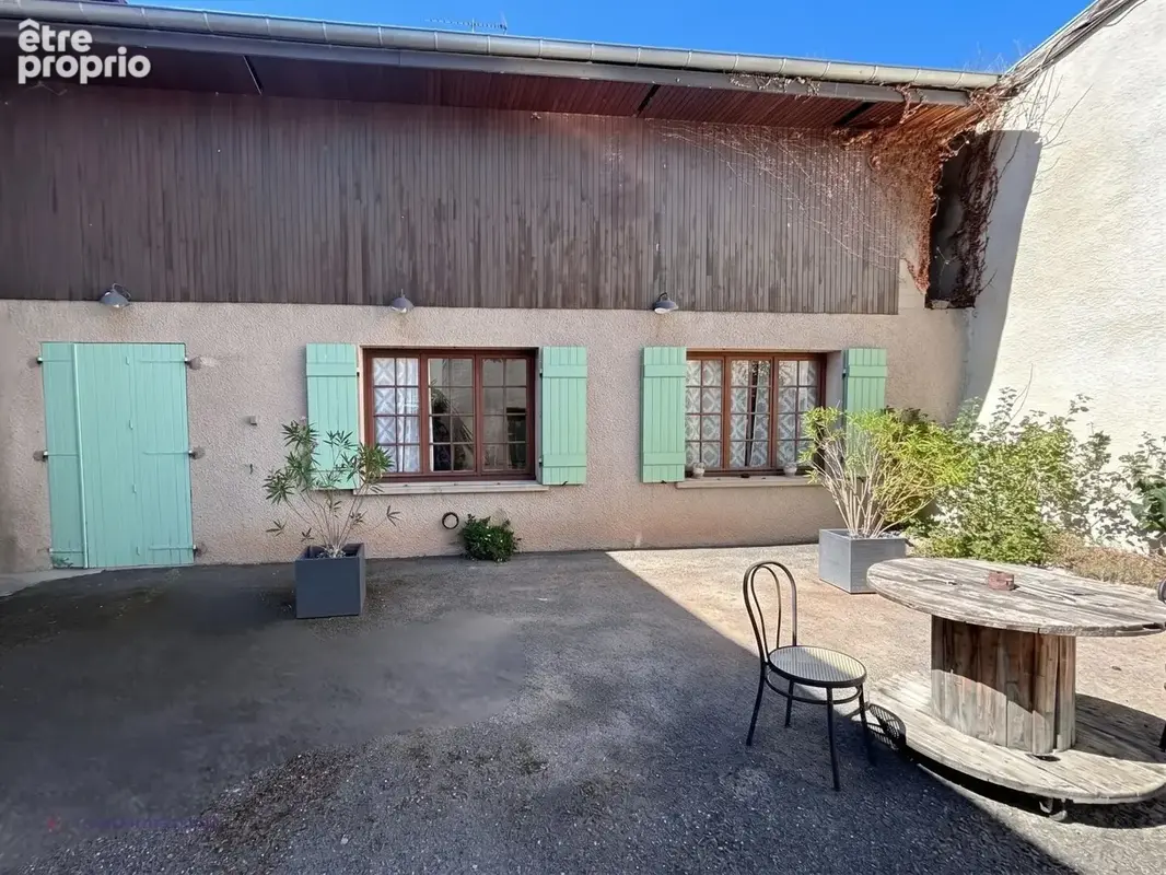 Maison spacieuse à vendre à Chambeon - Opportunité d'investissement ! - photo 2