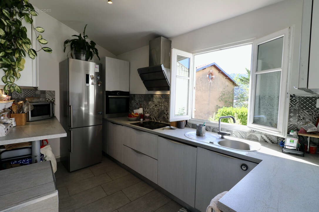 EXCLUSIVITÉ - LA TURBIE - Charmante maison de village avec garage - photo 4