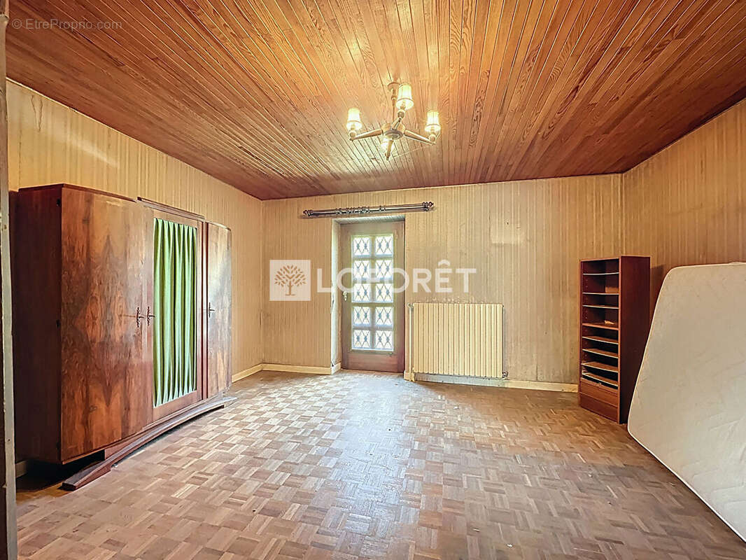 Maison à COURMANGOUX