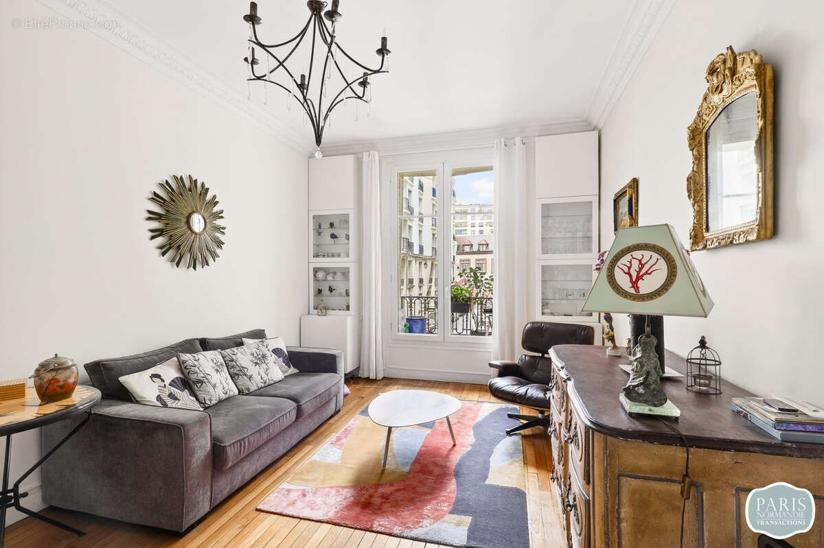 Appartement à PARIS-16E