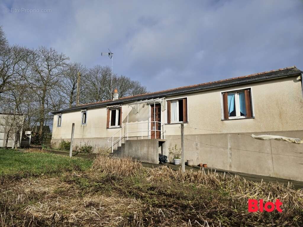 Maison à LECOUSSE