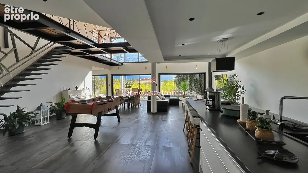 Maison 5 pièces 258 m² à vendre à Nimes (30000) - photo 2