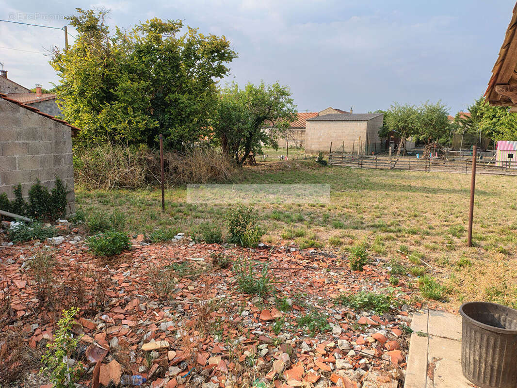 Terrain constructible 900 m² - photo 3