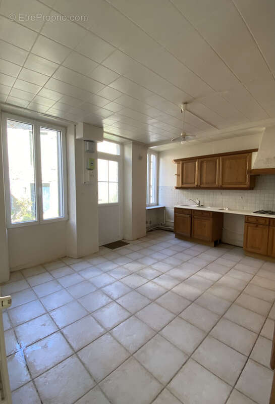 Maison à MONTEREAU-FAULT-YONNE