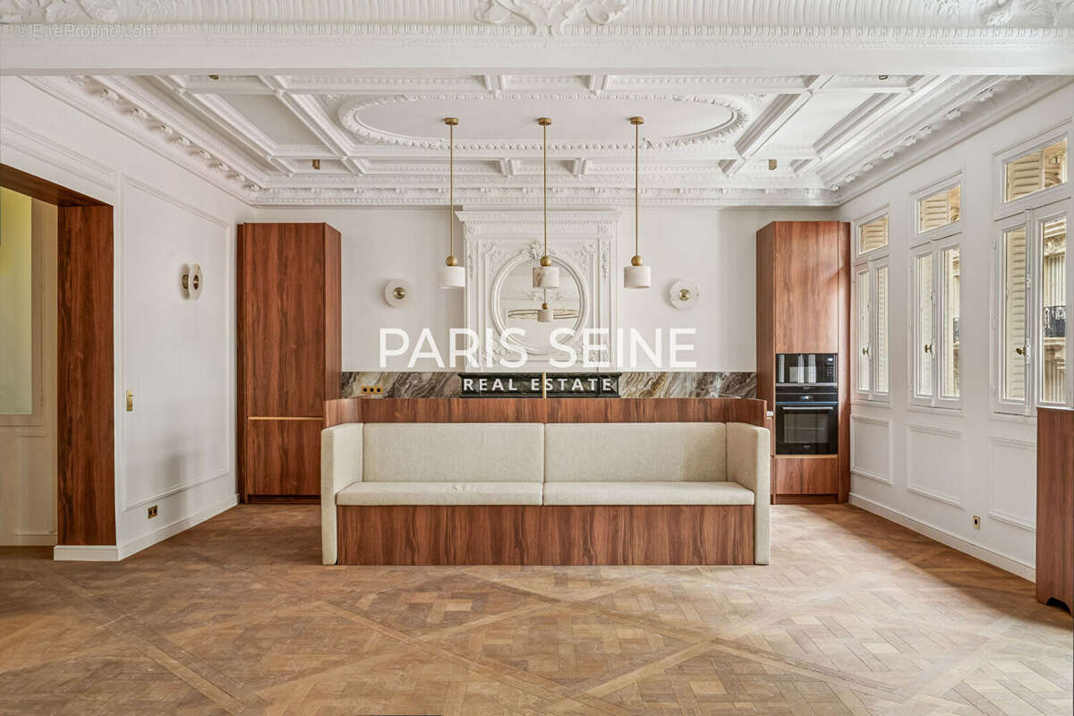 Appartement à PARIS-8E