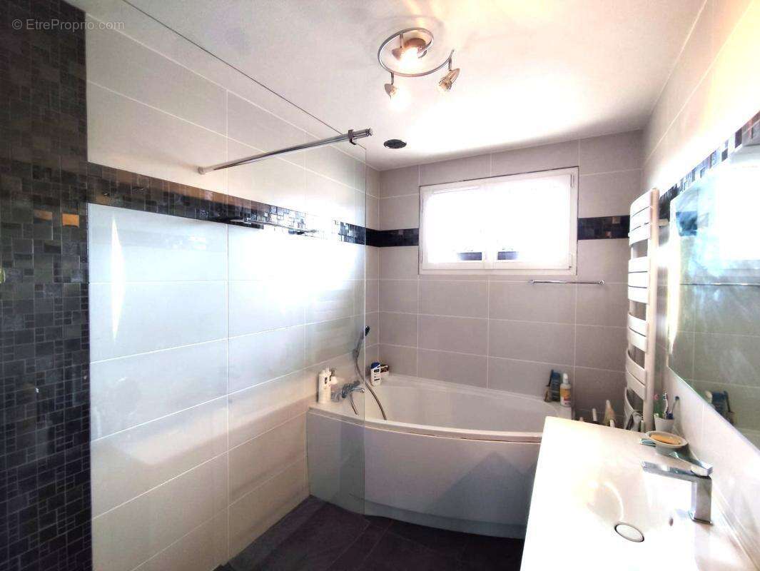 Maison à COURVILLE-SUR-EURE