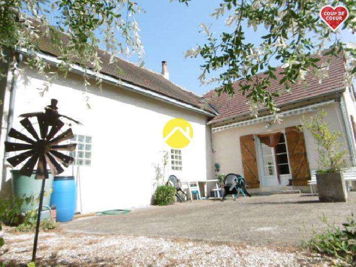 Maison à FONTGOMBAULT