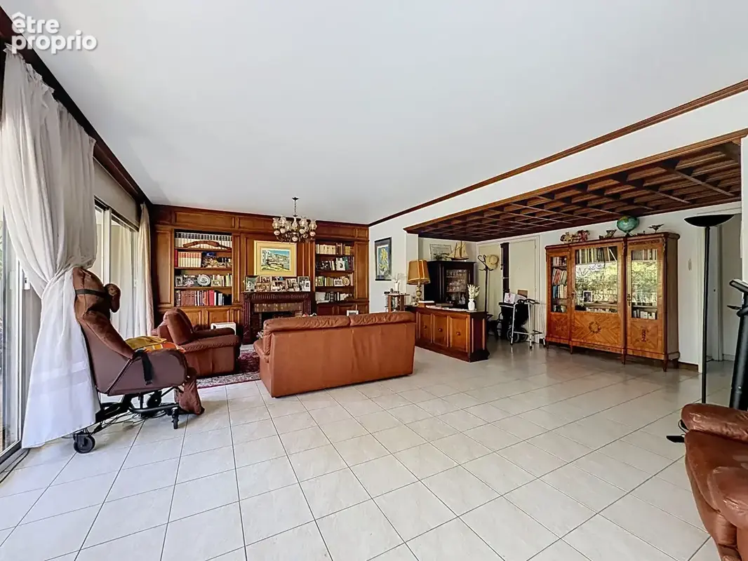 A vendre en exclusivité un appartement T4/5 de 145 m2 avec terrasse de 36 m2 secteur St Anne 13008 MARSEILLE - photo 6
