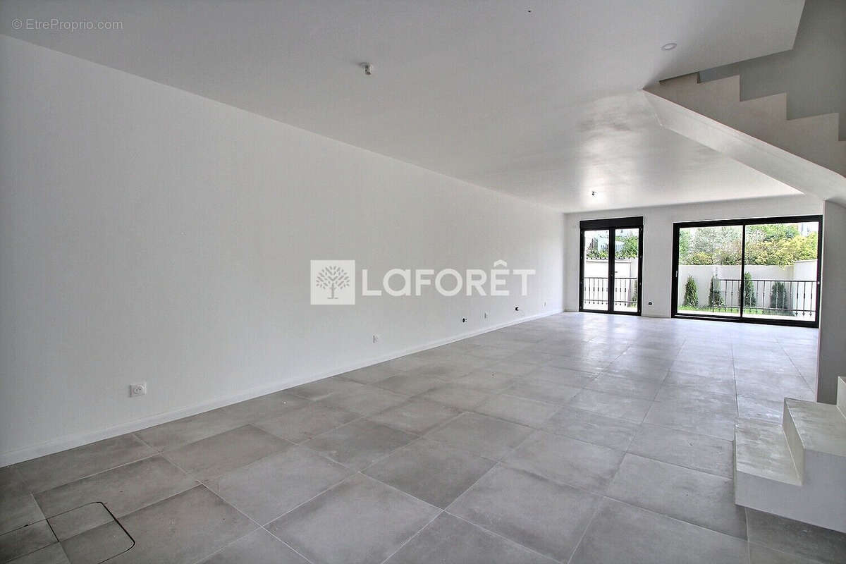 Maison 2025 - grand sejour - cinq chambres - joli jardin - garage et parking - photo 7