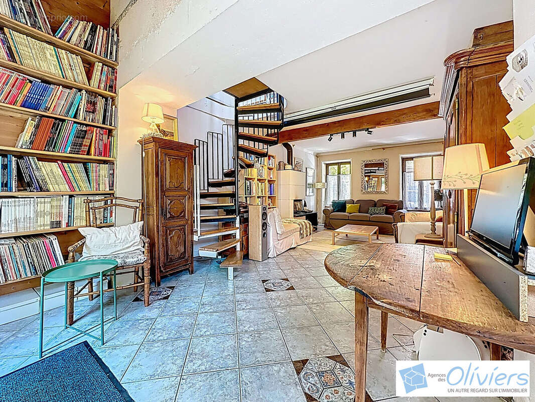 Maison à VOISINS-LE-BRETONNEUX