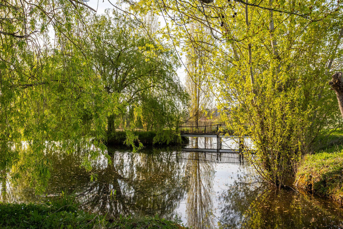 Propriété de campagne avec piscine, annexe, terrain, garage et lac - photo 35