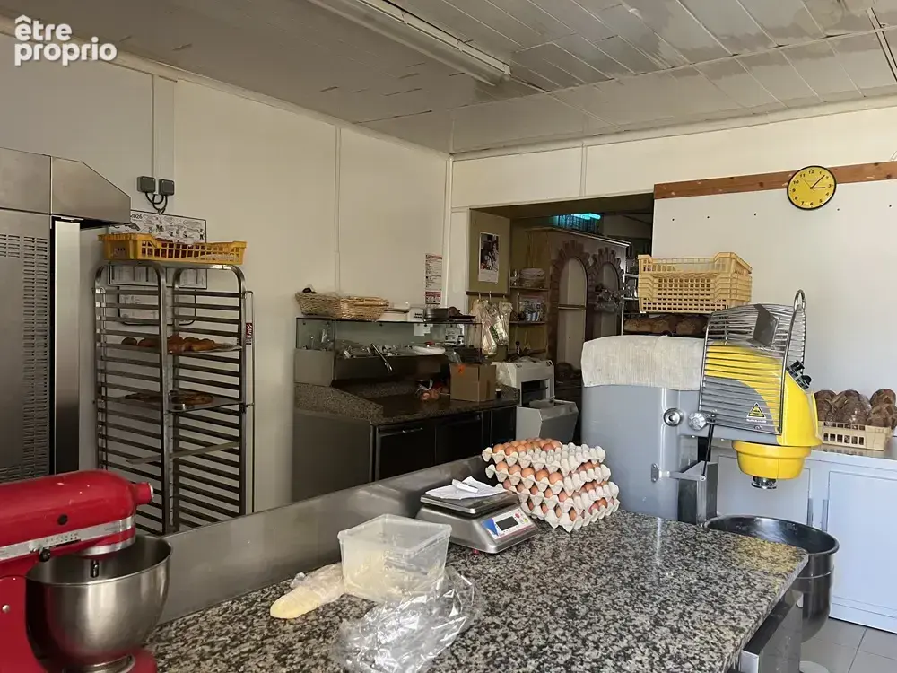 Boulangerie au coeur de Port Joinville + appartement. - photo 3