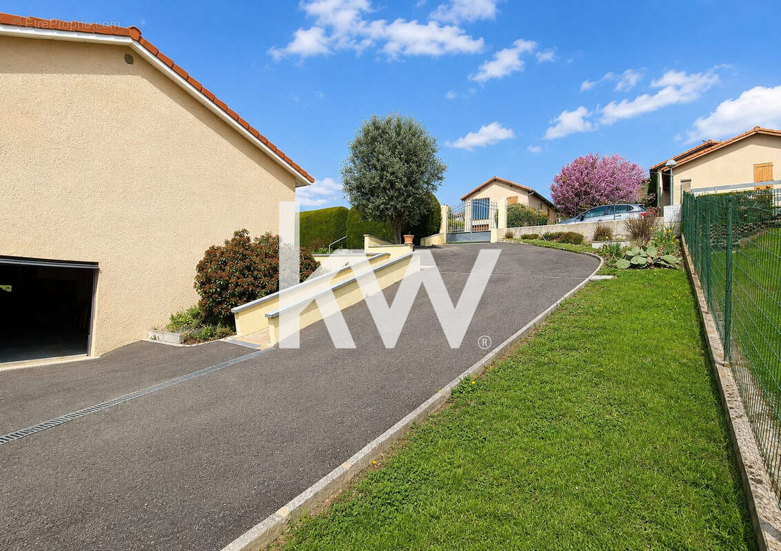 Maison 160 m² à La Grand-Croix  - photo 2