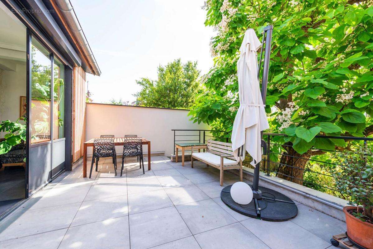 Demeure de  6 pièce(s) de 217m2 au sol - Nanterre Ville - photo 4