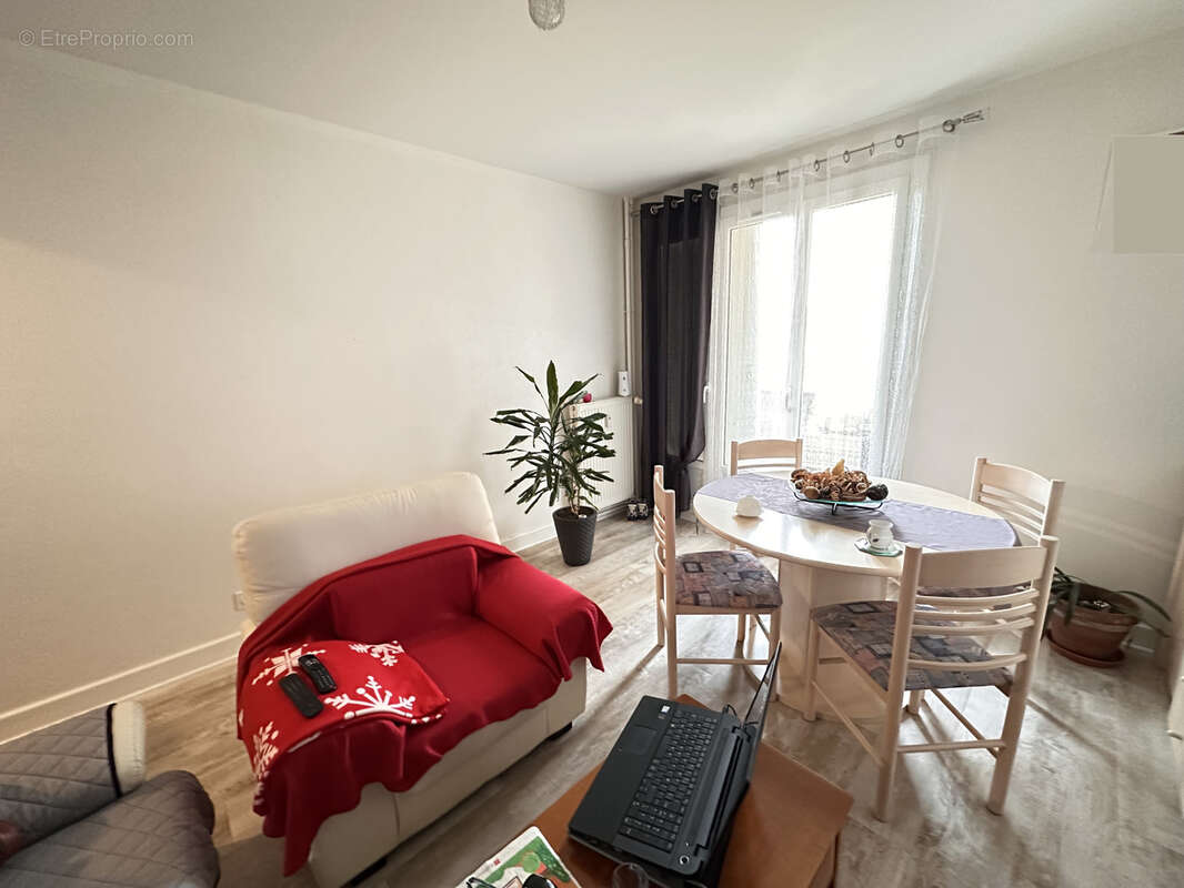 Appartement à YZEURE