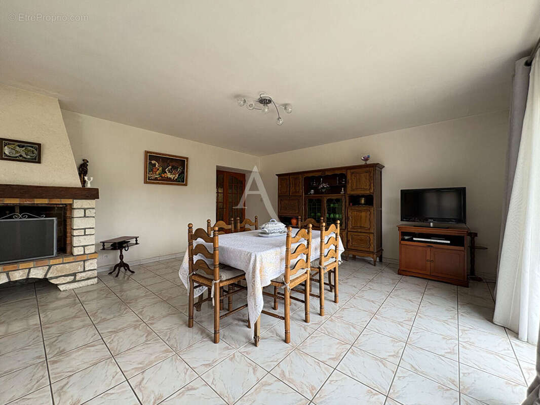 Maison à LE POIRE-SUR-VELLUIRE