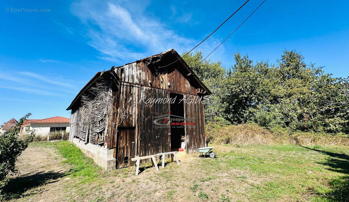 Charmant maison traditionnel en pierre de plain pied avec 2 chambres, 3 grandes granges et 1,7 ha de terrain e - photo 22