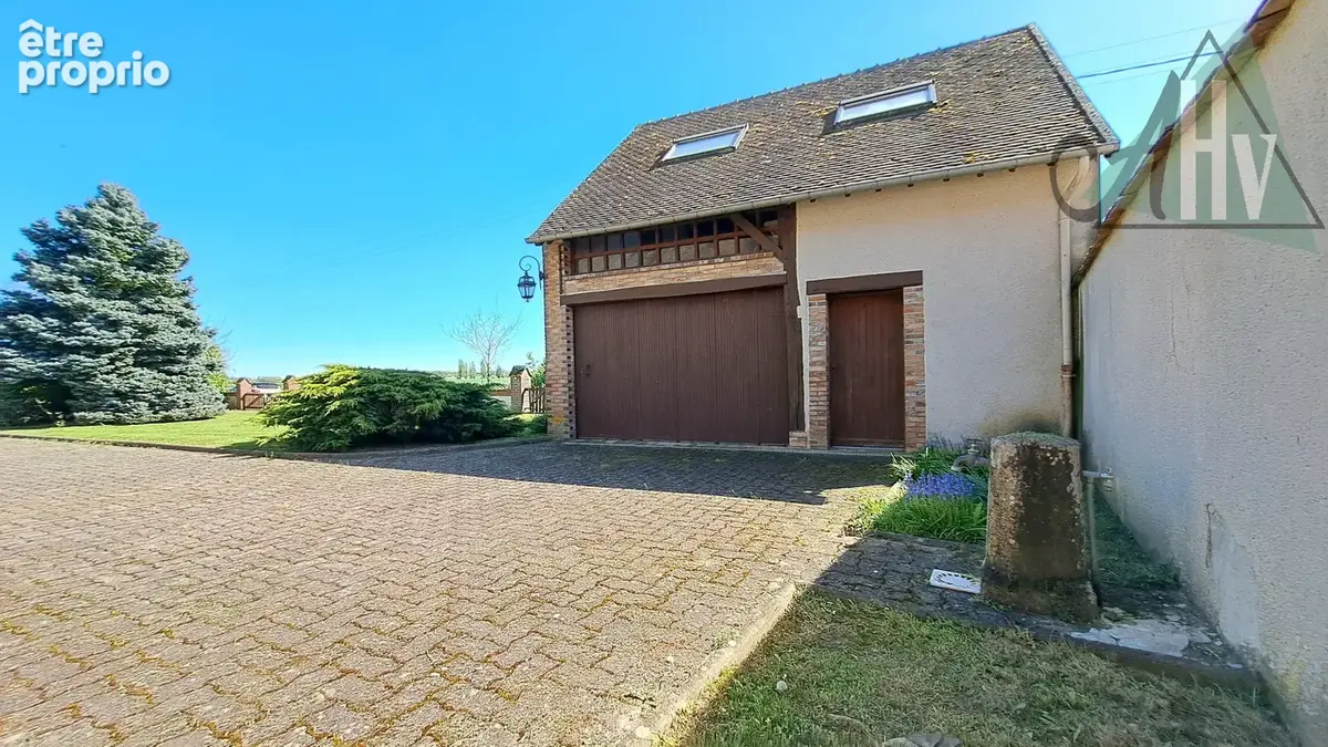 Saint Valérien - Maison ancienne avec deux chambres, grandes dépendances et terrain de 3840 m2 - photo 10