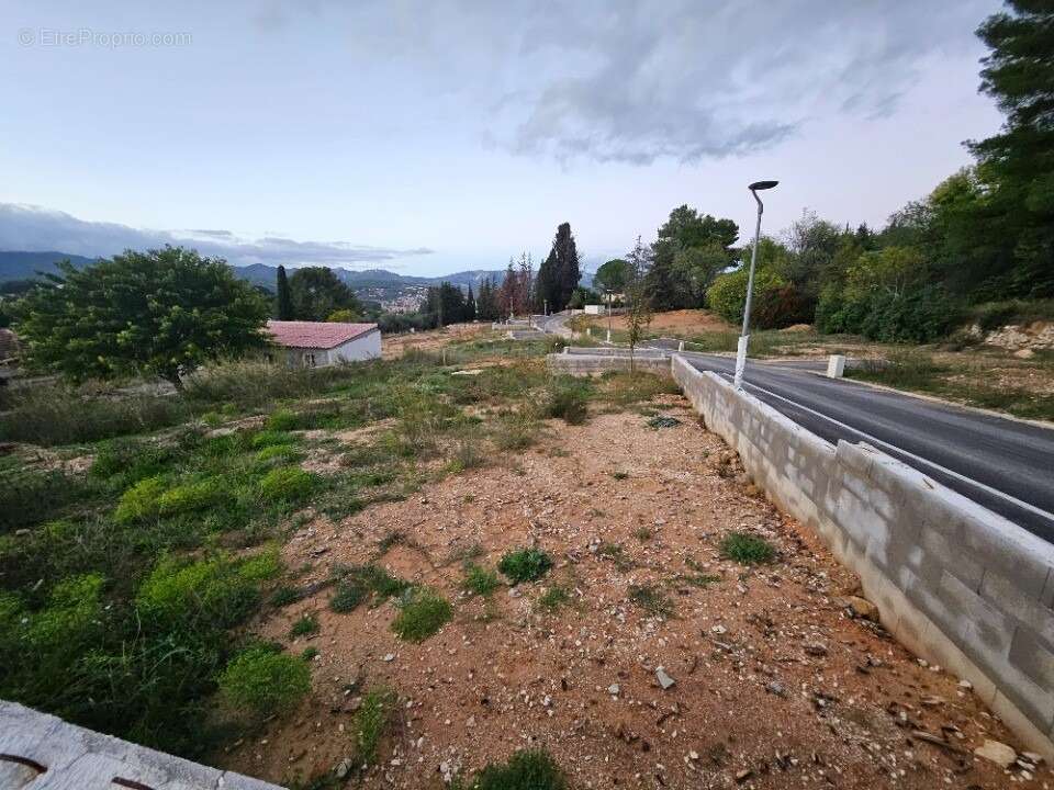 Terrain 450 m² à Allauch  - photo 2