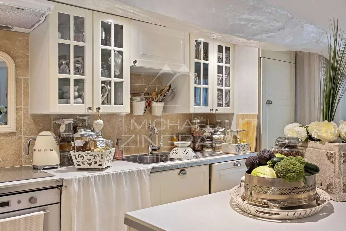 Appartement à CHATEAUNEUF-GRASSE
