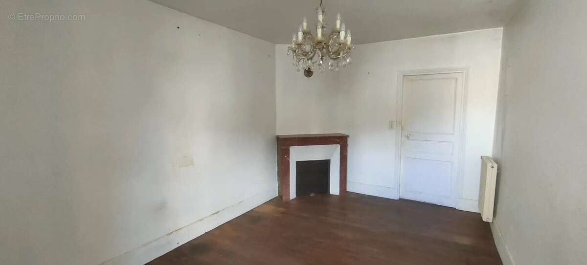 Maison à SAINT-BONNET-DE-JOUX