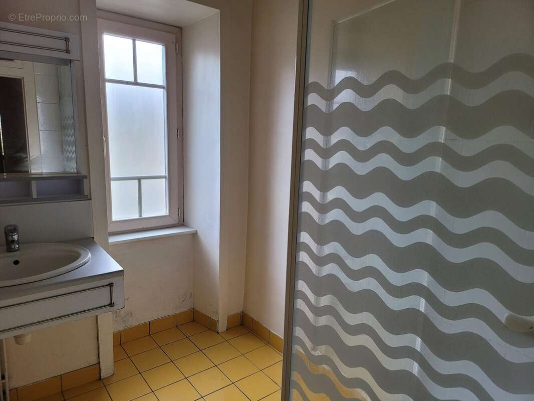 Maison à SAINT-LEONARD-DE-NOBLAT