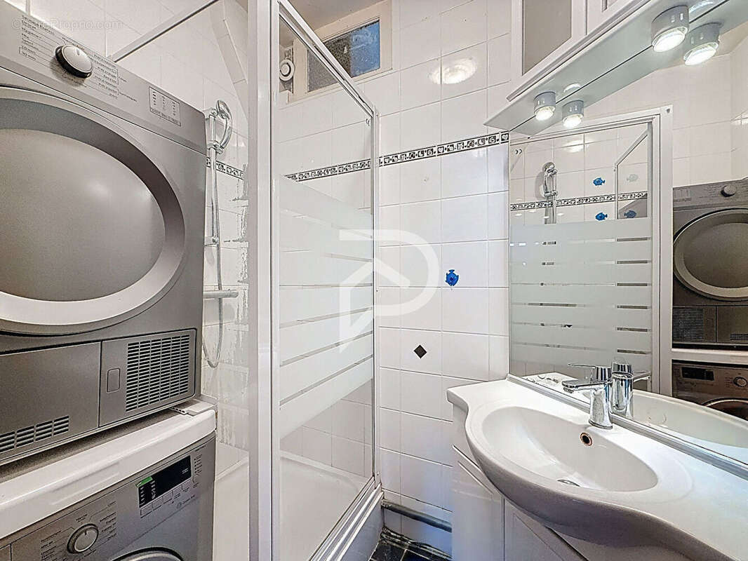 Appartement à COURBEVOIE