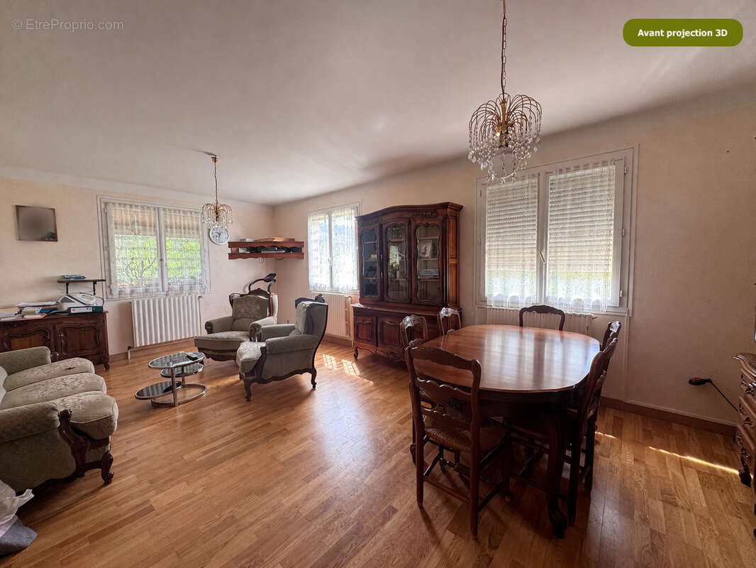 Maison à FRANCILLON-SUR-ROUBION