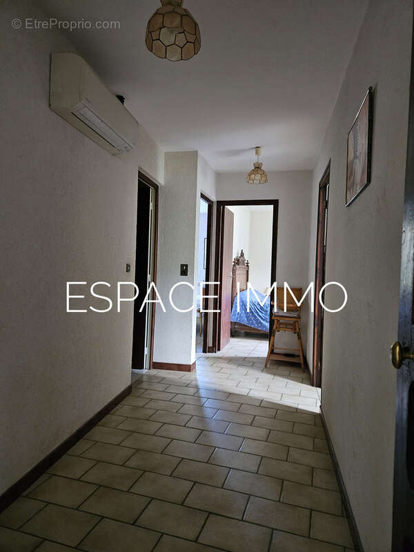 Maison à LIVINHAC-LE-HAUT