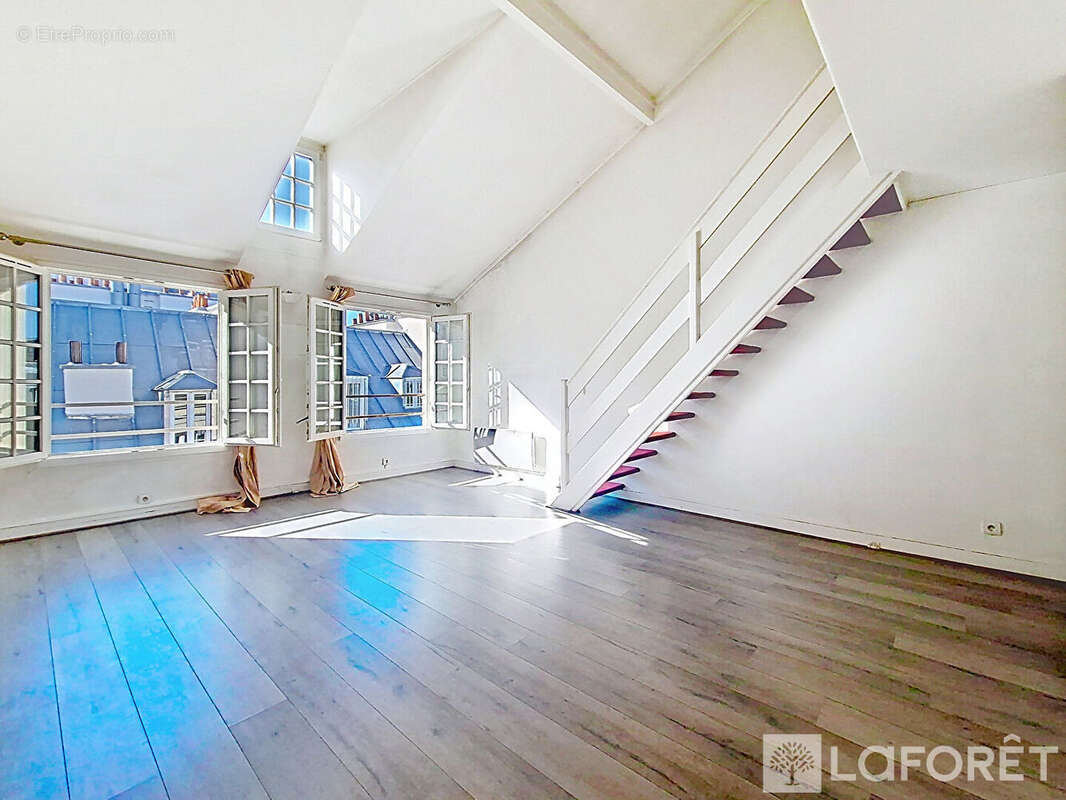 Appartement à PARIS-1E